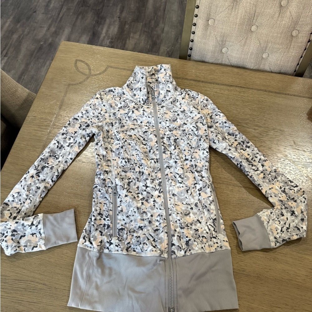 Lululemon Women's Gray Patterned Jacket